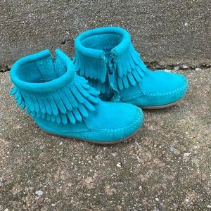 Turquoise Toddler Minnetonka Boots Size 7